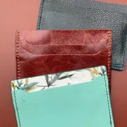 Atelier création porte cartes en cuir près de Toulouse (31)