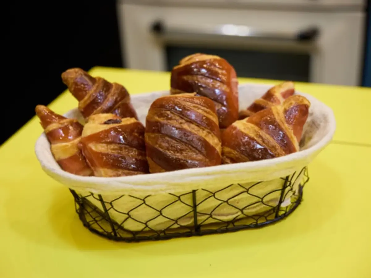 Atelier croissants et pains au chocolat bicolores à Paris 11ème