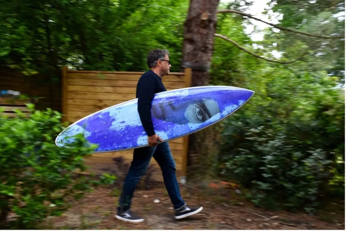 Atelier Custom SurfArt by Peïo Artist, le peintre des surfeurs