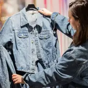 Atelier customisation d'une veste upcycling à Paris 2ème