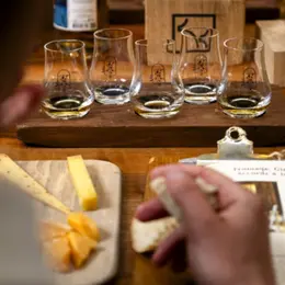 Atelier d’accords : gin, whisky et fromage à Paris 1er