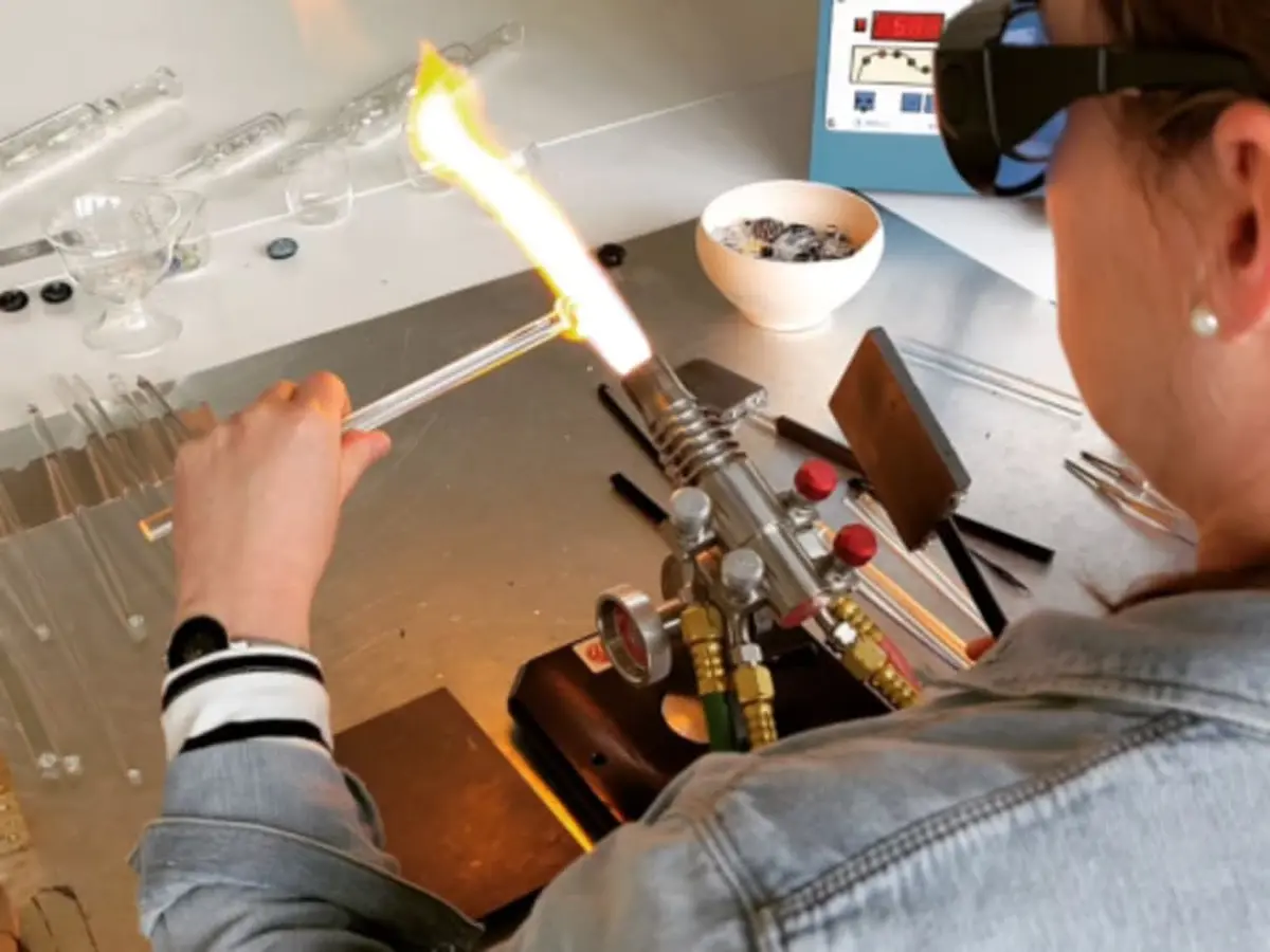 Atelier d'initiation au filage de verre à Guerlédan (22)