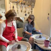Atelier d'initiation au tour de potier à Paris 9ème