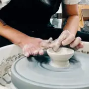 Atelier d'initiation au tournage céramique à Marseille 1er