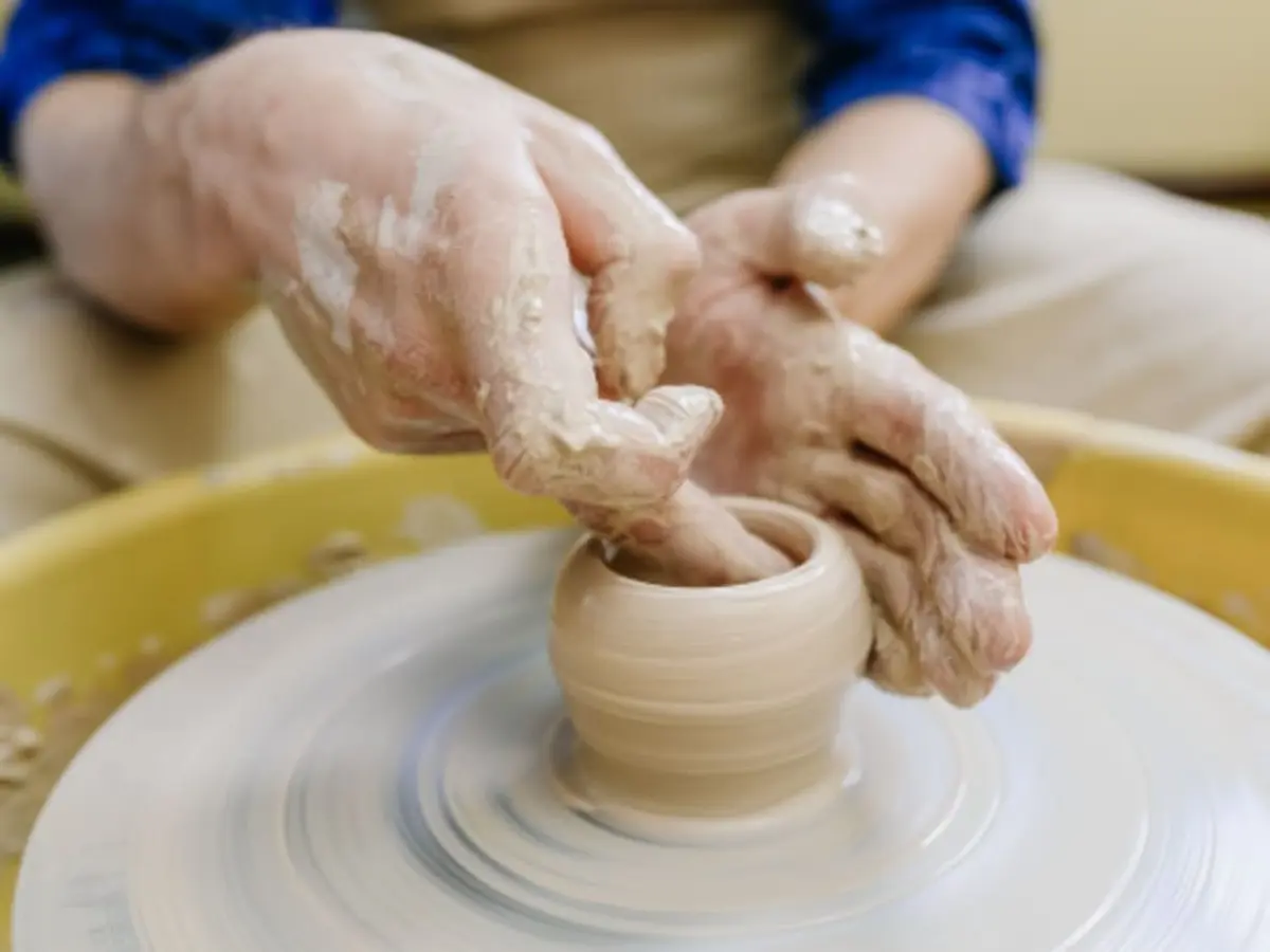 Atelier d'initiation au tournage céramique à Paris 9ème