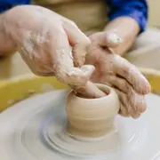 Atelier d'initiation au tournage céramique à Paris 9ème