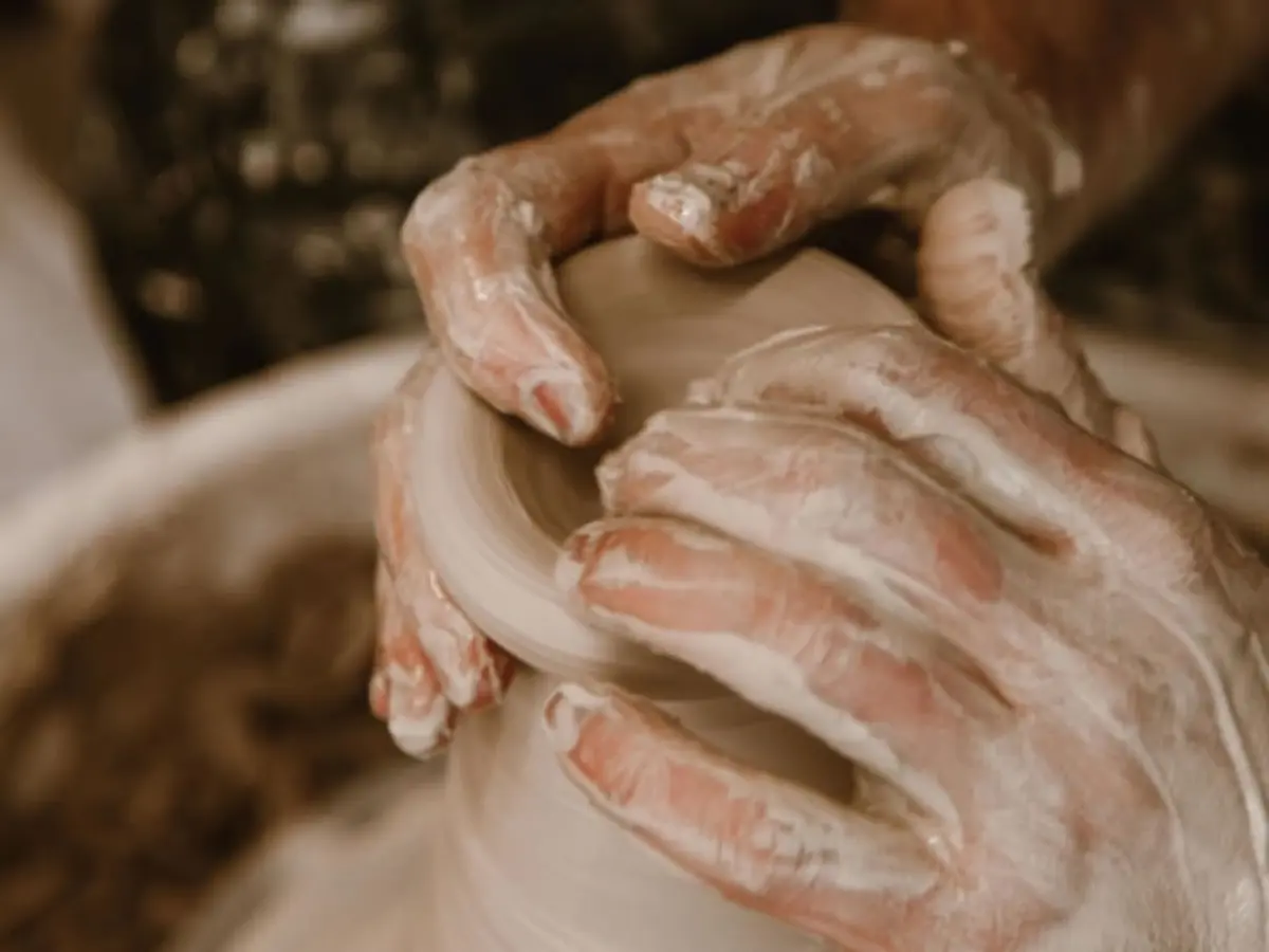 Atelier d'initiation au tournage en céramique à Hem (59)