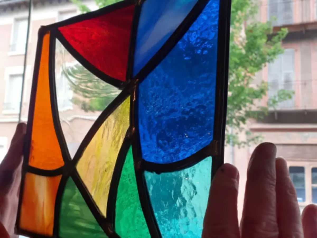 Atelier d’initiation au vitrail traditionnel à Villecomtal (12)