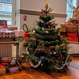 Atelier de confection et de décoration de boîtes de Noël solidaires