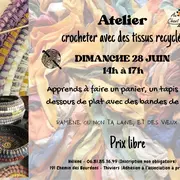 Atelier de crochet avec des tissus recyclés avec Hélène