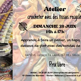 Atelier de crochet avec des tissus recyclés avec Hélène