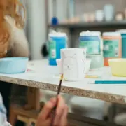 Atelier de décor sur porcelaine à Caluire-et-Cuire