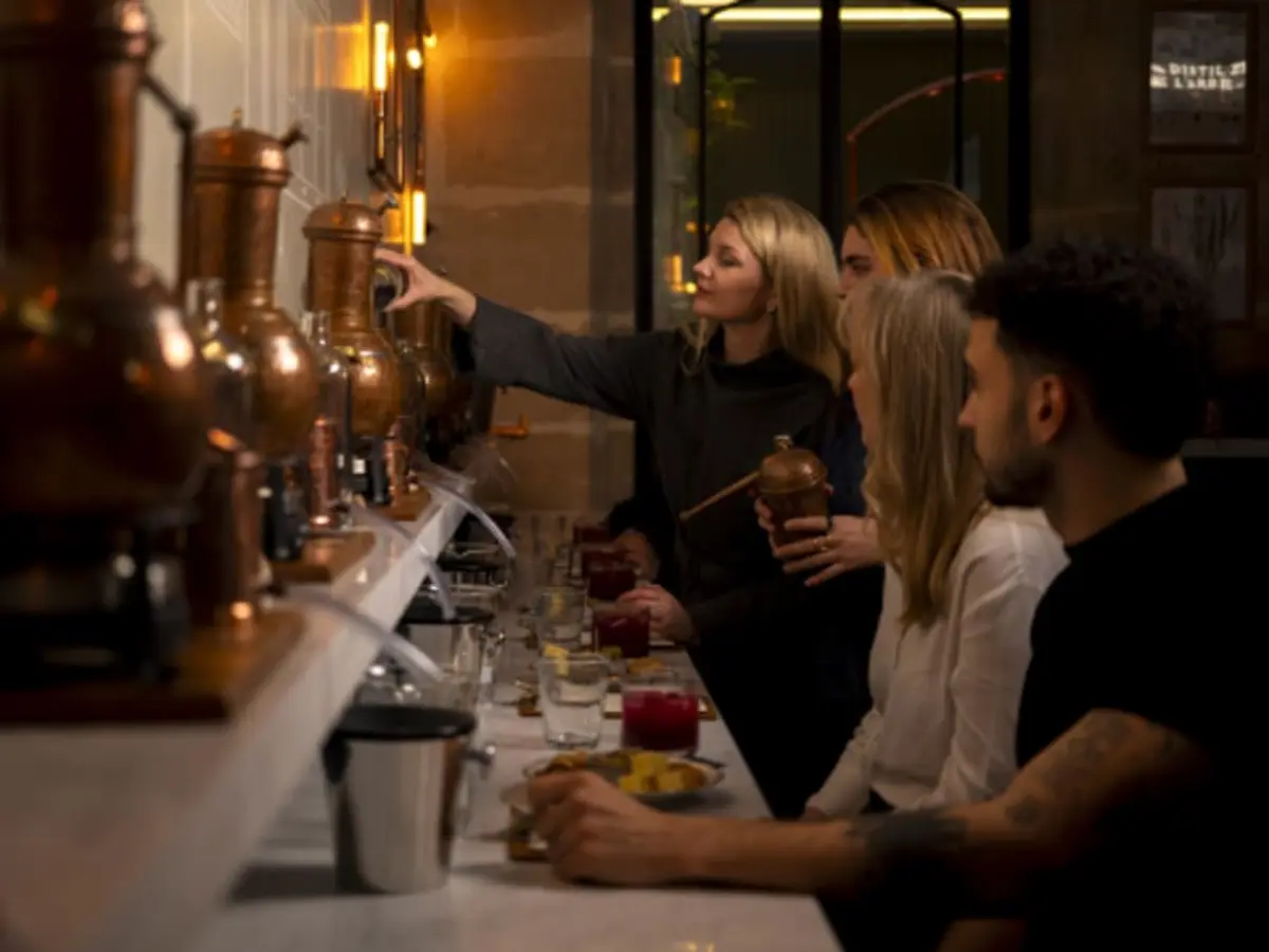 Atelier de distillation de gin en anglais à Paris 1er