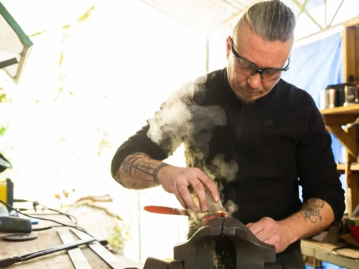Atelier de fabrication d'un couteau torsadé (01)