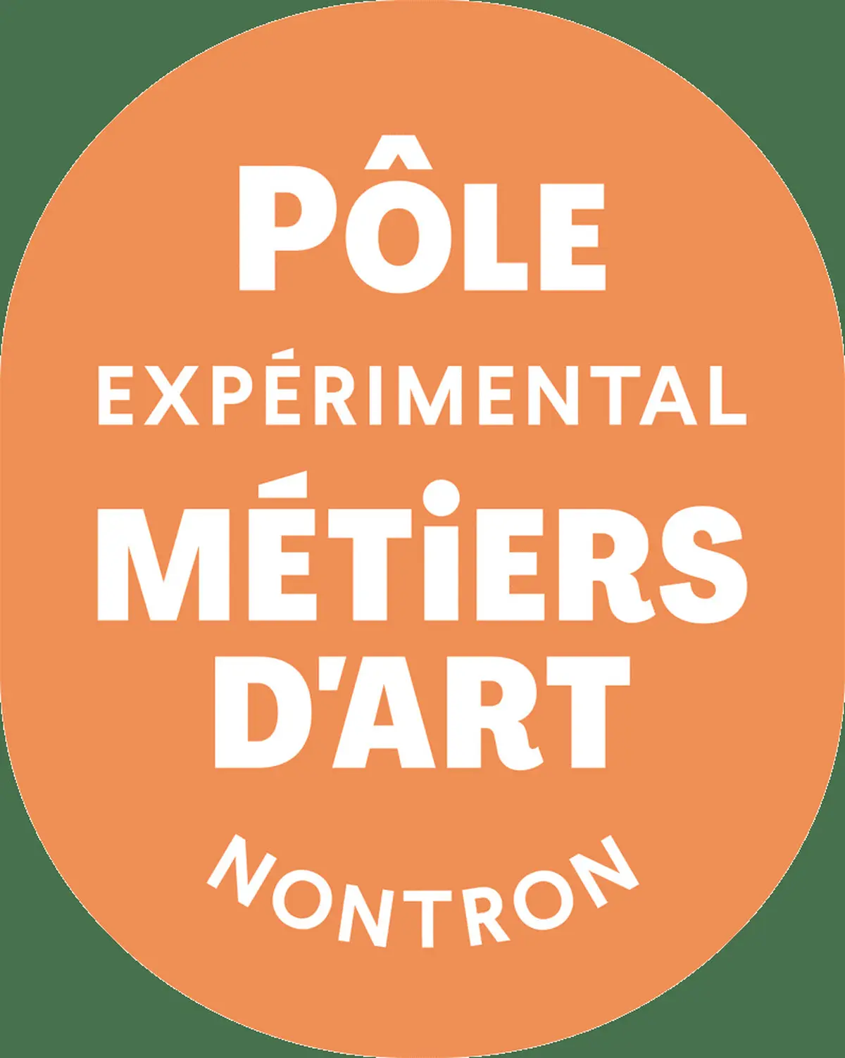 Atelier de fabrication d'un étui en cuir pour couteau de Nontron 22 ou 25