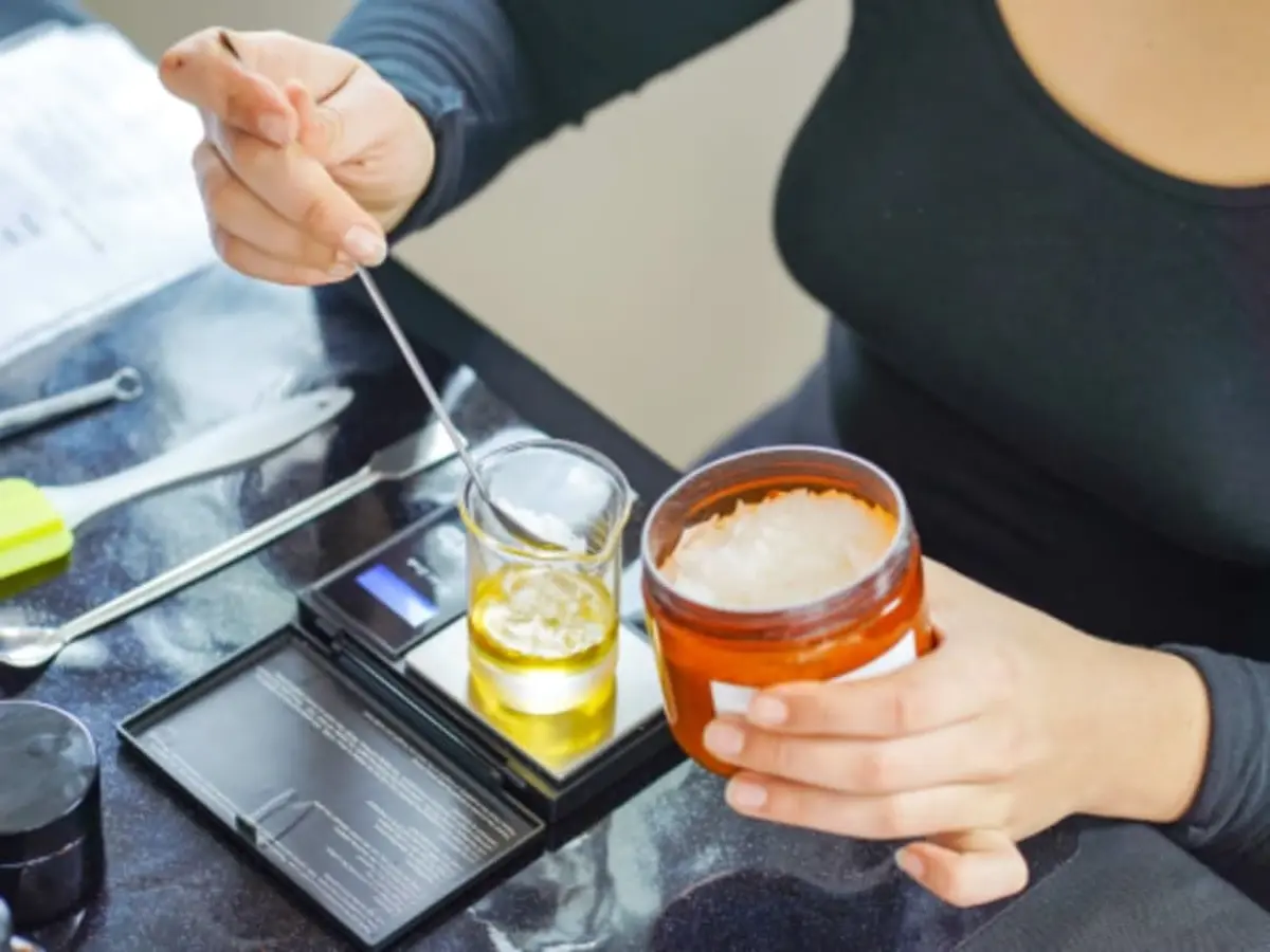 Atelier de fabrication de deux produits cosmétiques anti-âge à Briscous (64)