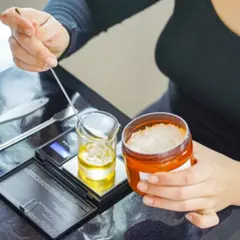Atelier de fabrication de deux produits cosmétiques anti-âge à Briscous (64)
