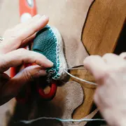 Atelier de fabrication de porte-clés espadrilles