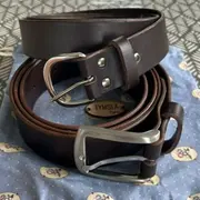 Atelier de maroquinerie d'une ceinture à Paris 4ème