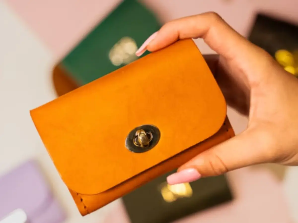 Atelier de maroquinerie porte-monnaie à Paris 14ème