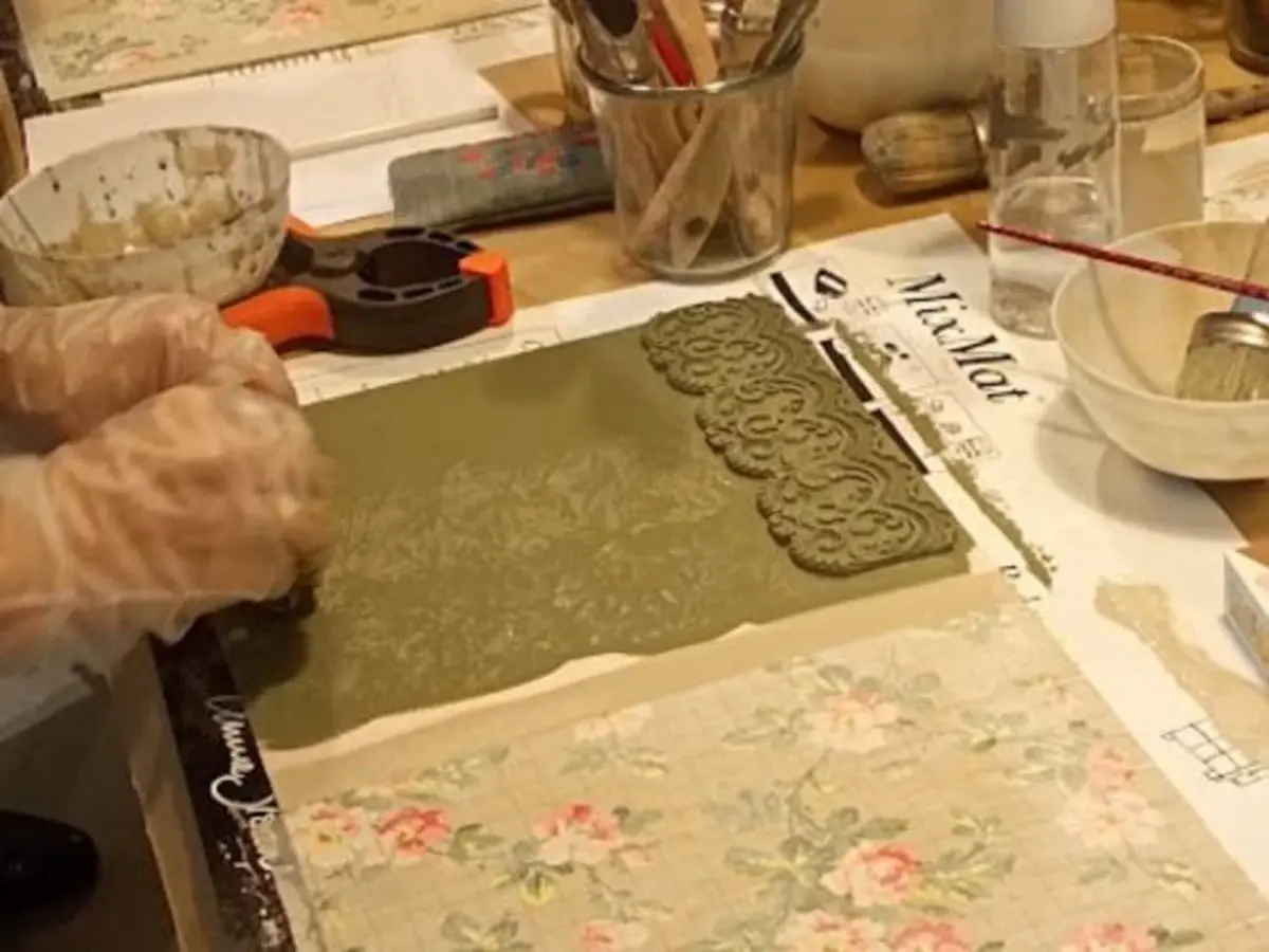 Atelier de peinture décorative sur bois à Paris 18ème