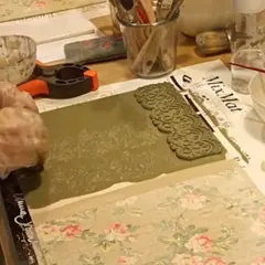 Atelier de peinture décorative sur bois à Paris 18ème