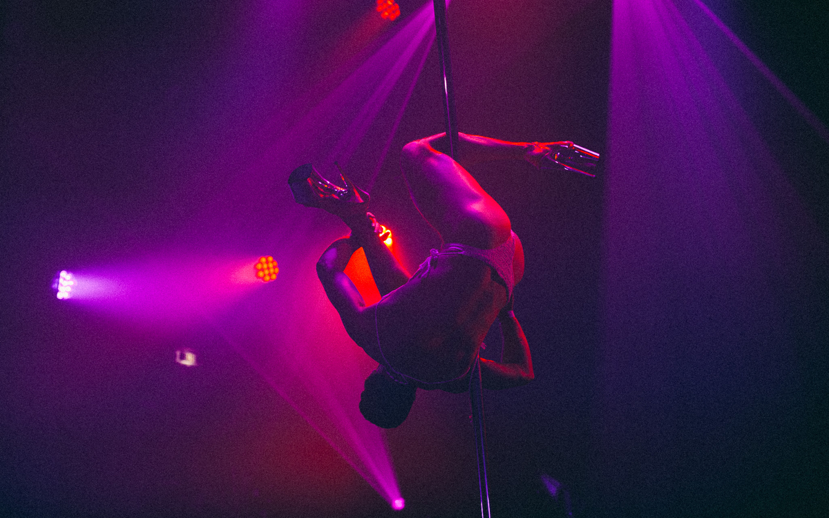Atelier de Pole Dance à La Machine du Moulin Rouge