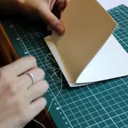 Atelier de reliure carnet souple à Paris 19ème