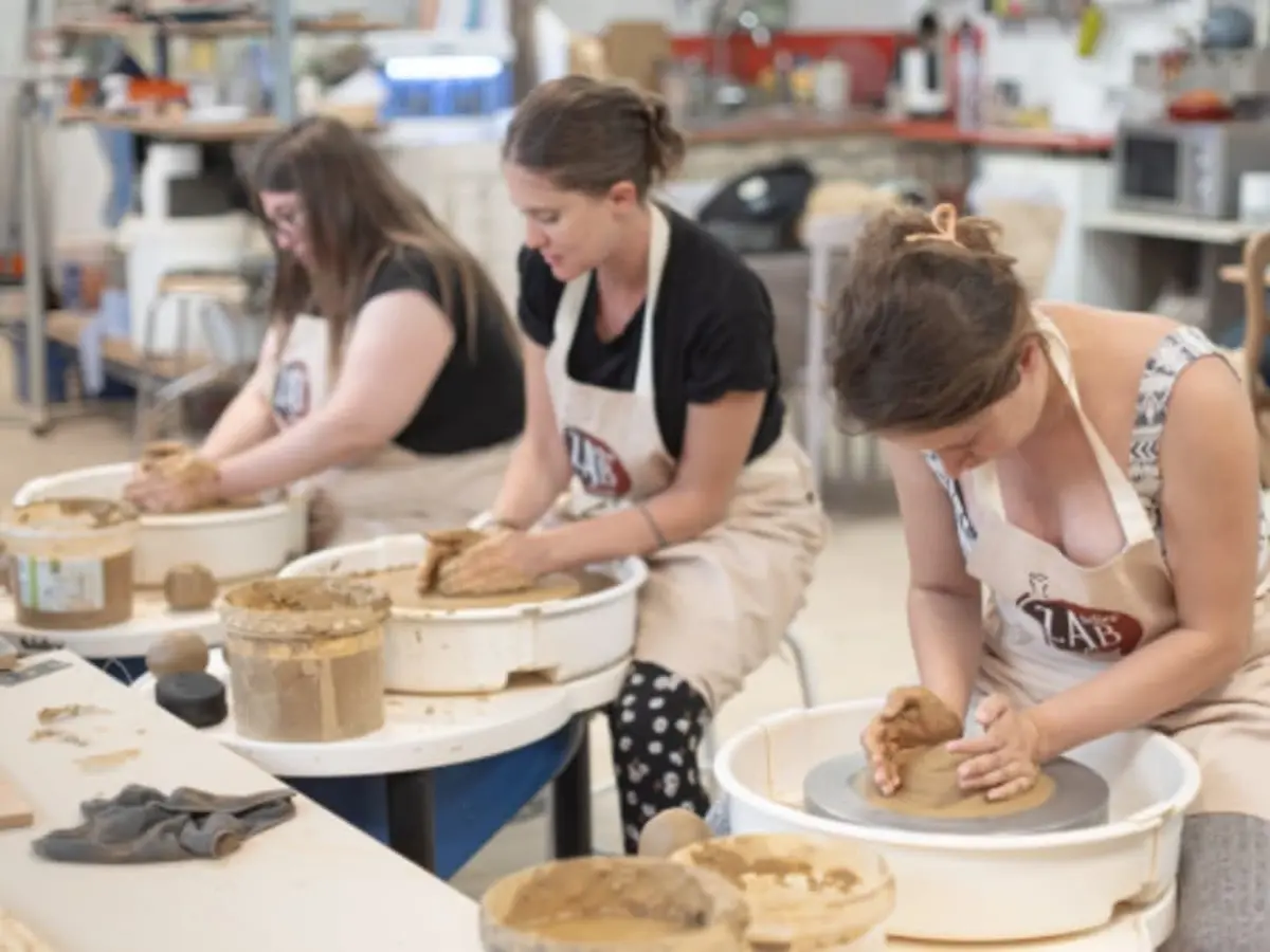 Atelier de tournage en poterie &agrave; B&eacute;ziers (34)