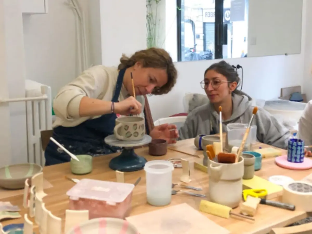 Atelier décoration sur céramique à Paris 20ème