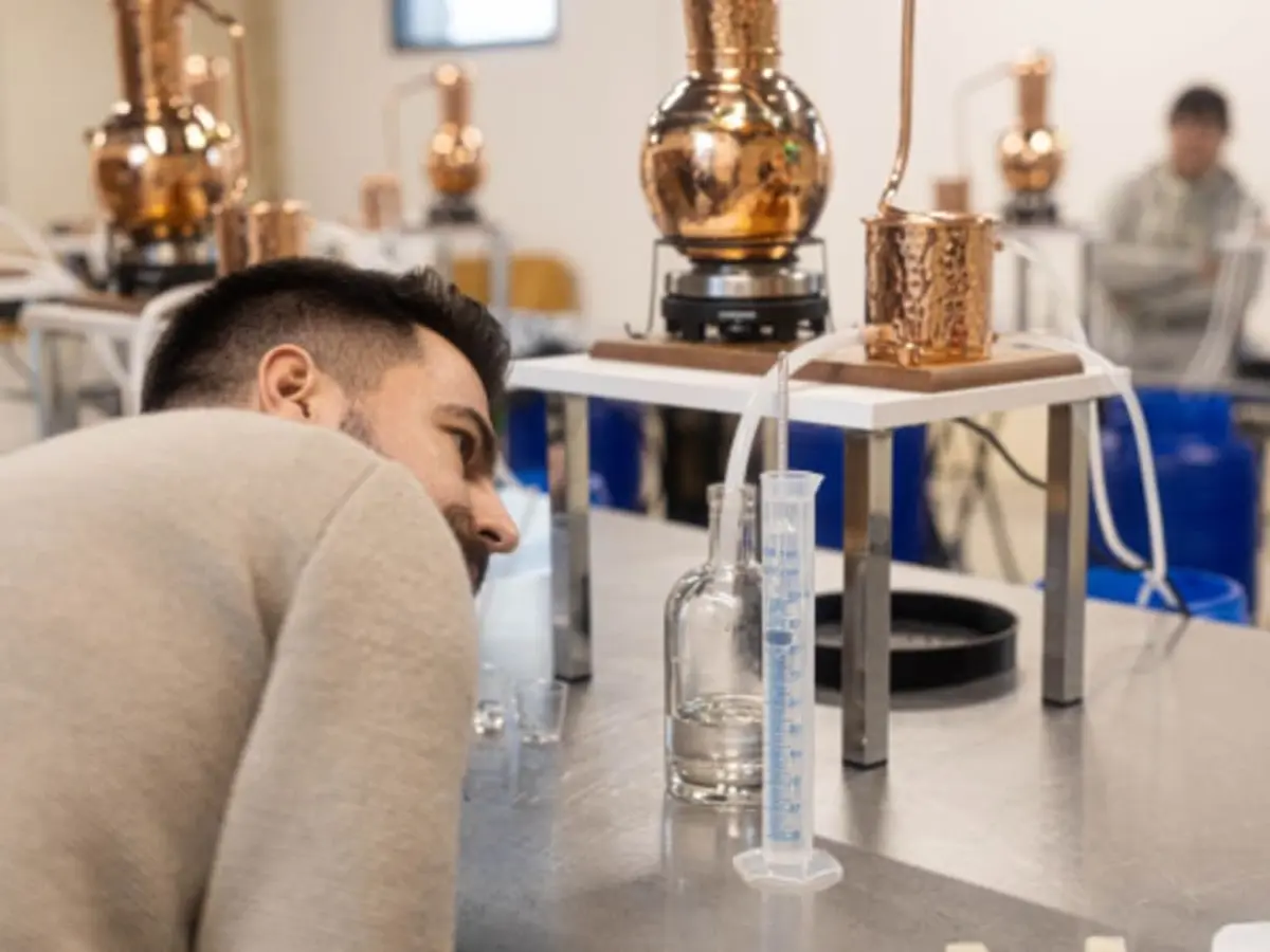 Atelier distillation de gin à Roiffé (86)
