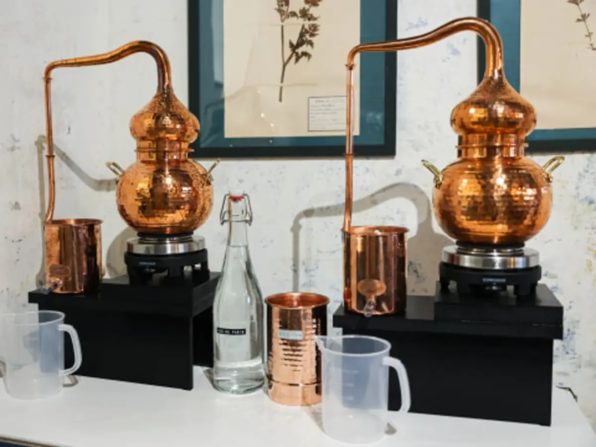Atelier distillation et assemblage de votre gin à Paris