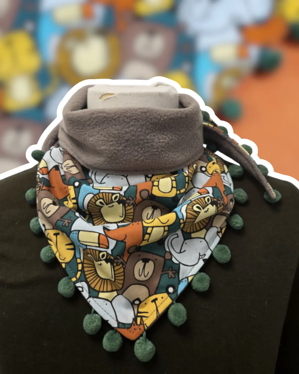 Atelier - Echarpe à pompons