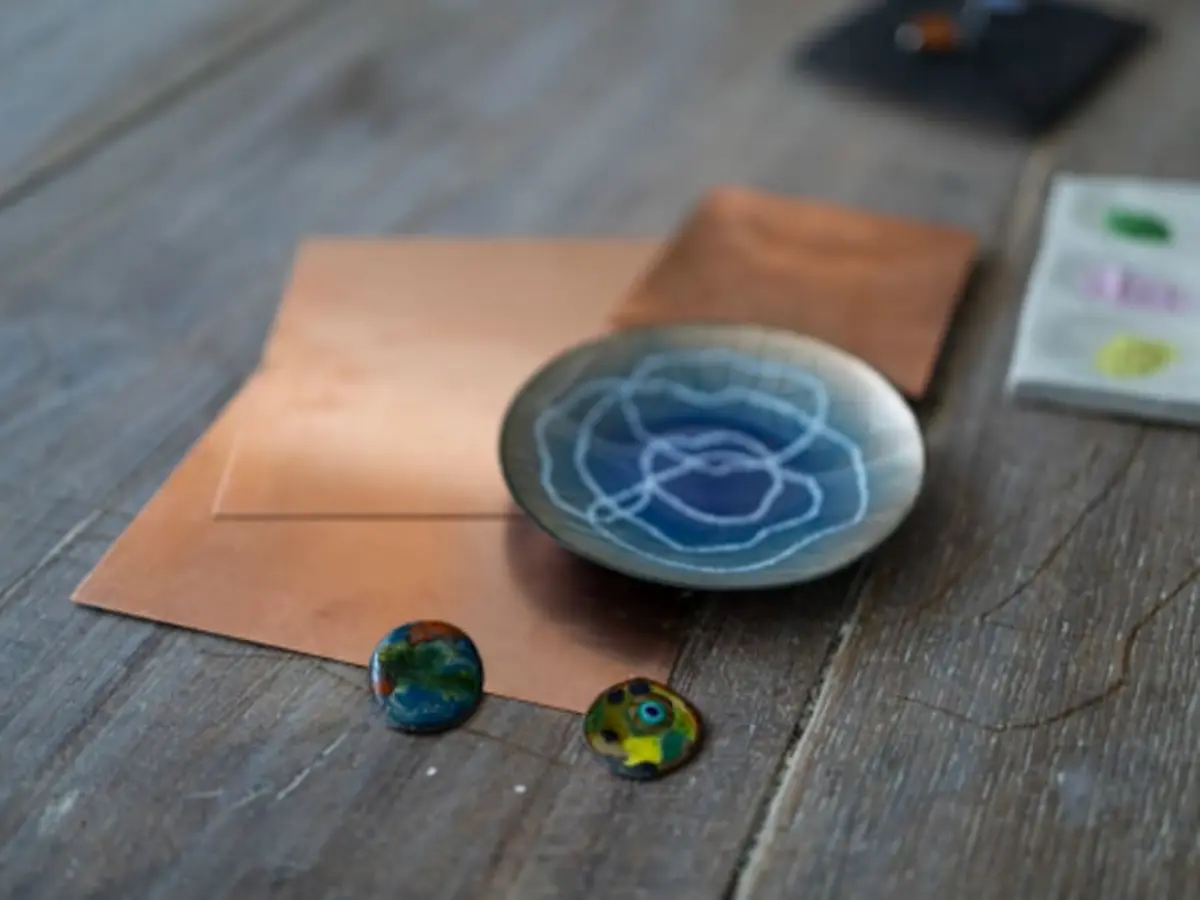 Atelier émail sur cuivre à Limoges (87)