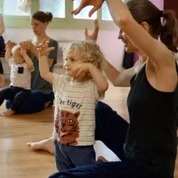 Atelier en duo parent-enfant : Histoires & comptines signées