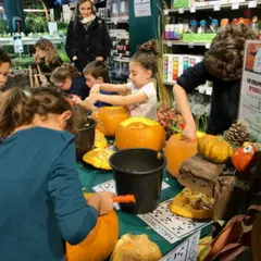 Atelier enfant citrouille Halloween Truffaut Paris Grand Stade