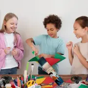 Atelier enfant création d'une lampe tube à Paris 6ème