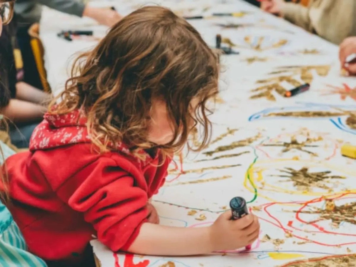 Atelier enfant fresque et dorure à la feuille à Paris 11ème