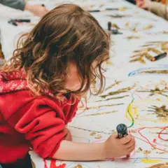 Atelier enfant fresque et dorure à la feuille à Paris 11ème