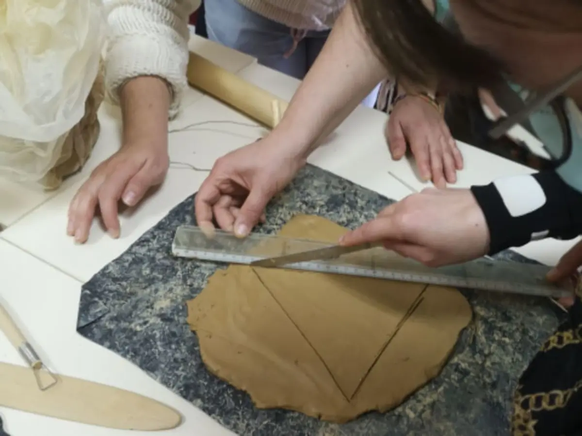 Atelier enfant modelage & sculpture argile proche de Bordeaux