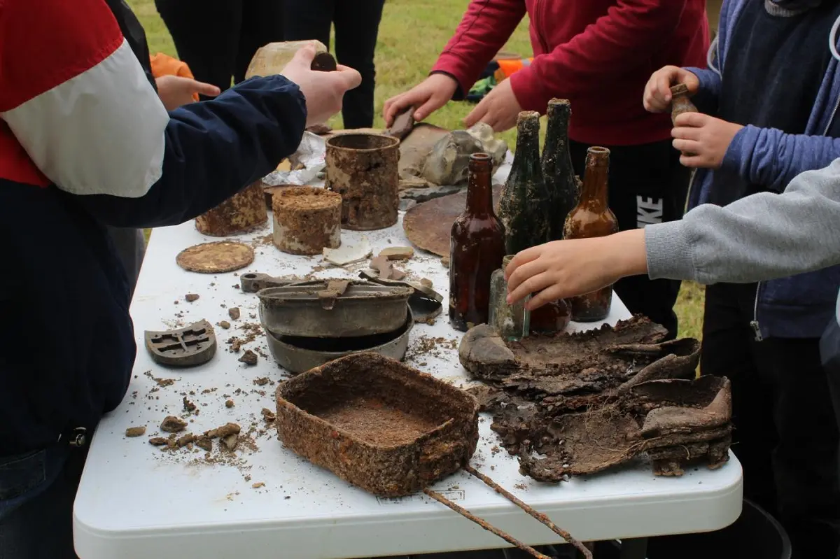 Atelier enfants > Comme un archéologue !