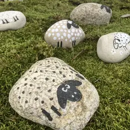 Atelier enfants et jeux sur le sentier de l'imaginaire du Magma à la pierre
