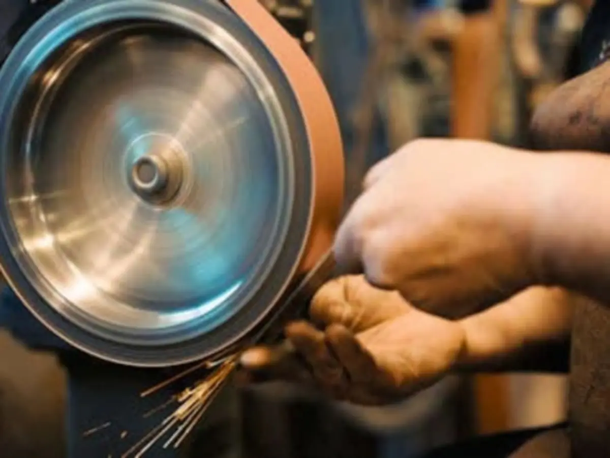 Atelier fabrication couteau d'office à Saint-Rome-de-Tarn (12)