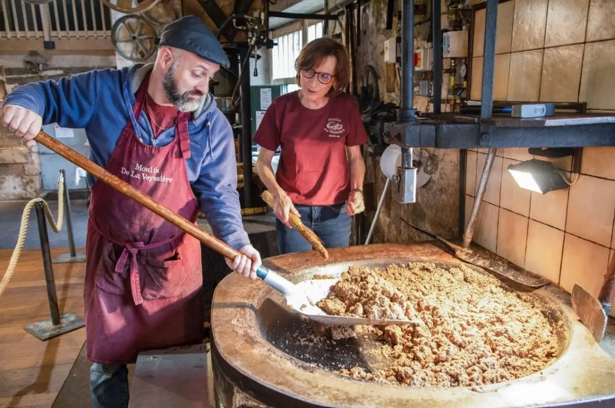 Atelier fabrication d’huile de noix