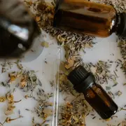 Atelier fabrication d'huiles aromatisées à Paris 20ème