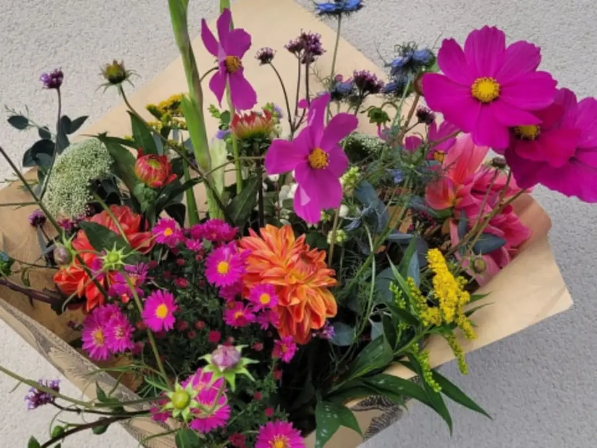 Atelier fabrication d'un bouquet de fleurs fraîches à Quimper