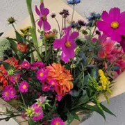 Atelier fabrication d'un bouquet de fleurs fraîches à Quimper