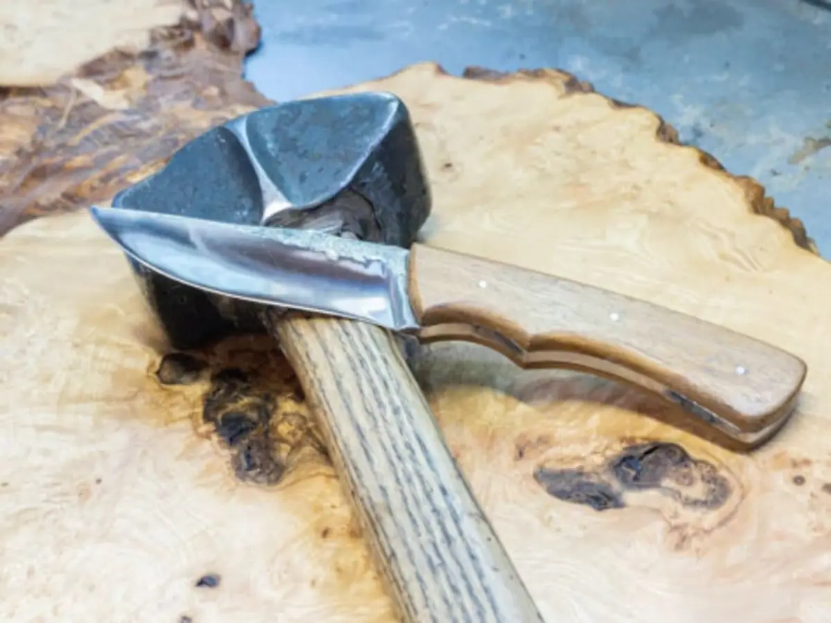 Atelier fabrication d'un couteau droit à Saint-Michel-sur-Savasse (26)