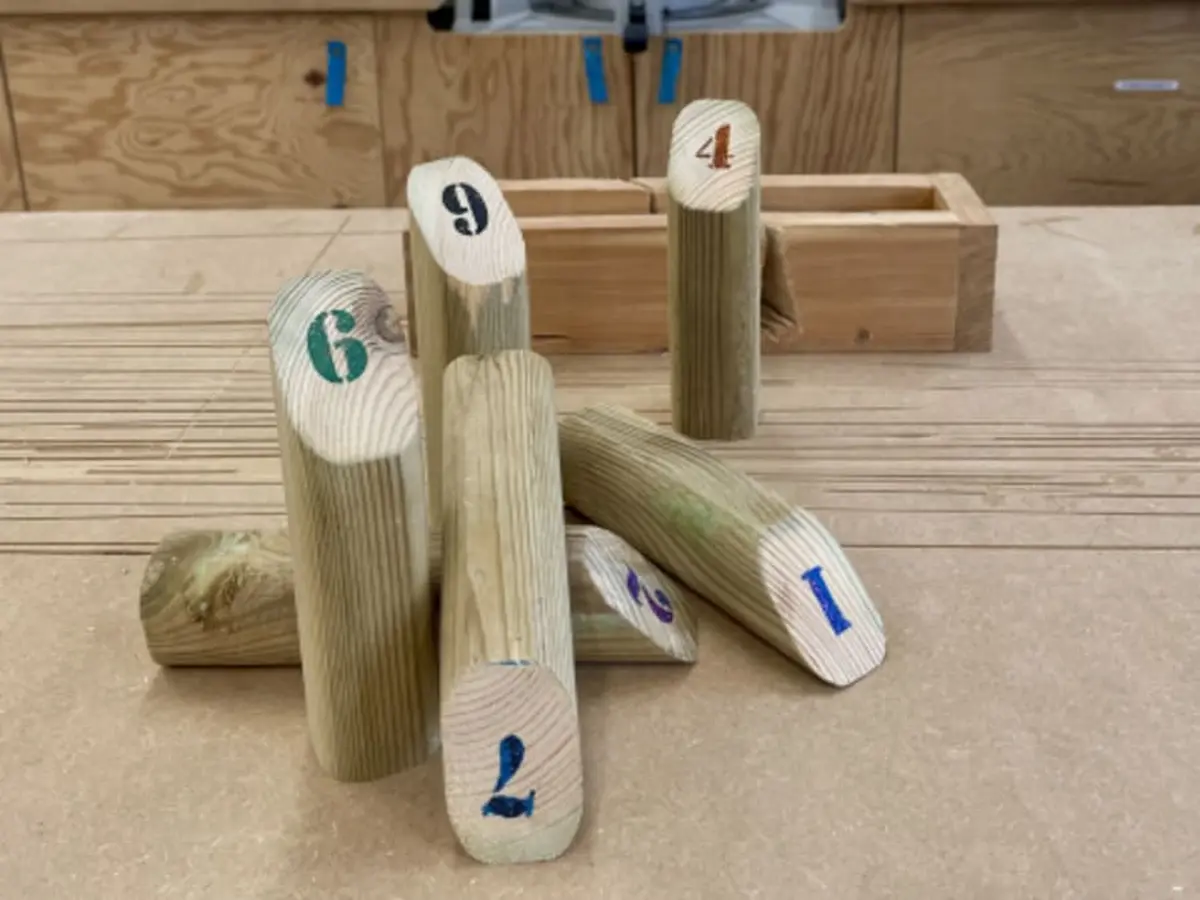 Atelier fabrication d'un jeu de Molkky à Paris 18ème