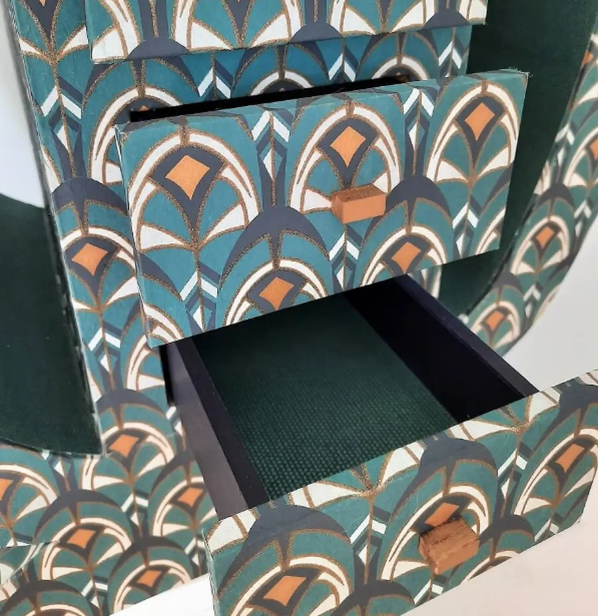 Atelier fabrication d'un mini meuble en carton